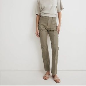 NWT Madewell The Garment-Dyed ‘90’s Straight Cargo Pant in Ash Green.
